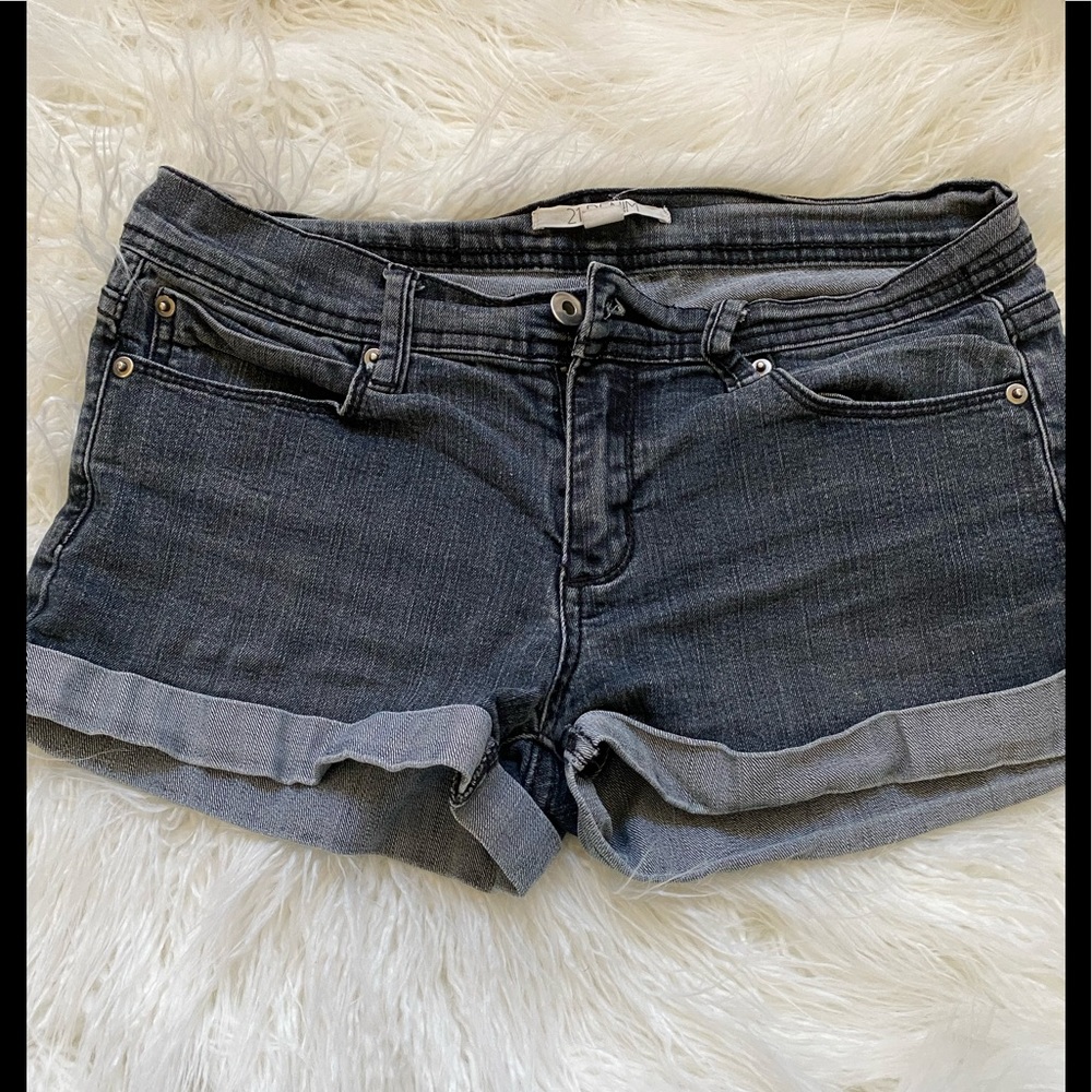 Forever 21 Size 29 dark denim shorts